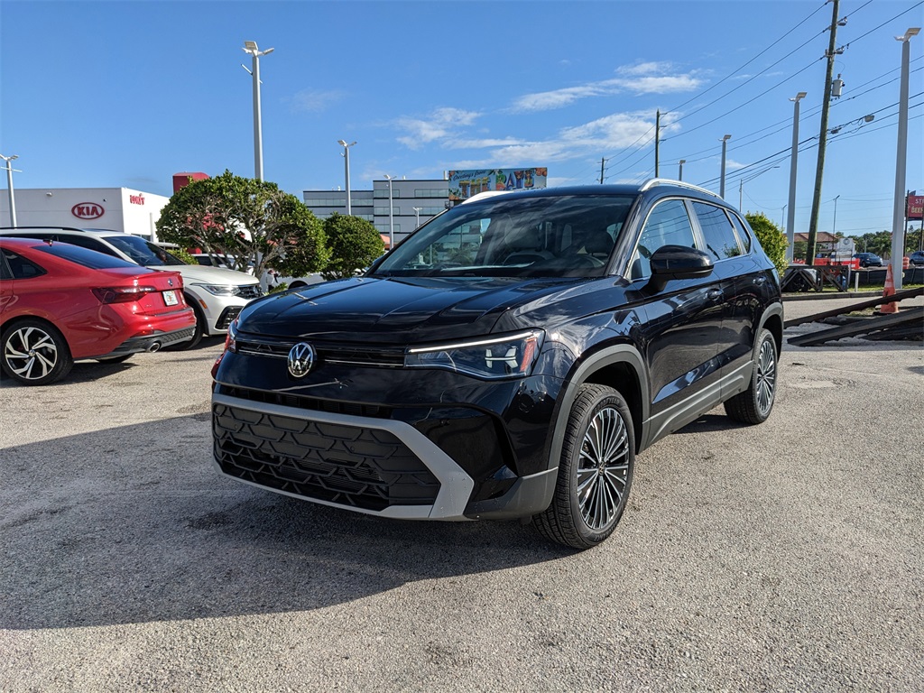 2025 Volkswagen Taos SE photo 3
