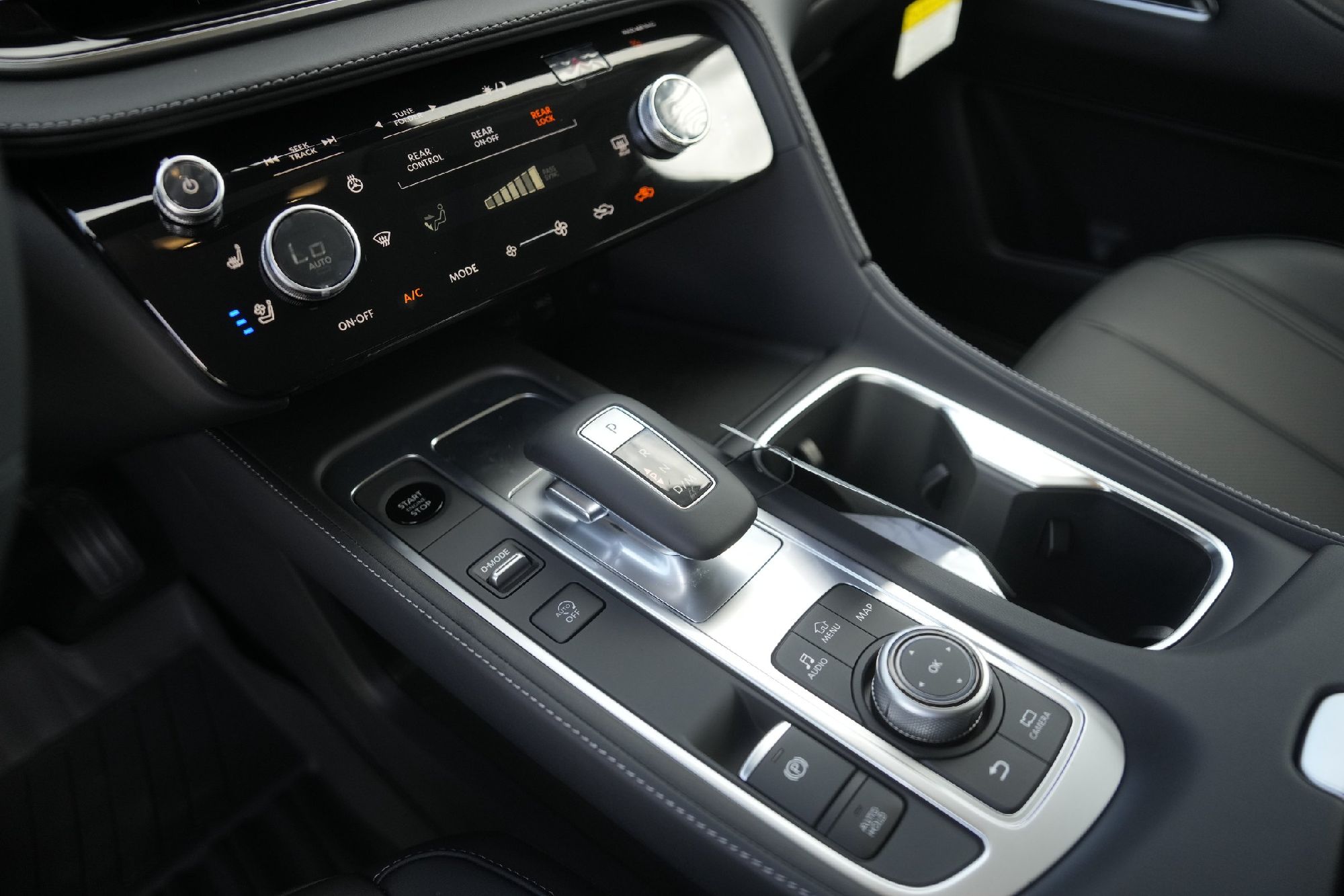 2026 Infiniti QX60 Luxe photo 10