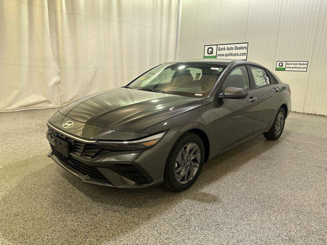 2026 Hyundai Elantra Blue SEL Sport photo 4