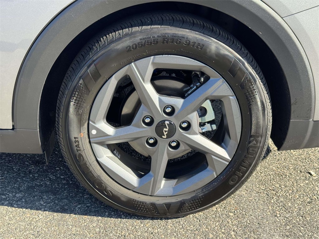 2025 Kia K4 LXS photo 11