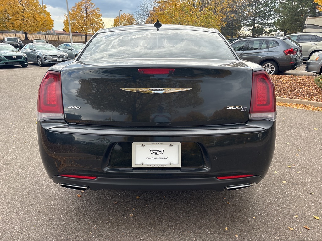2015 Chrysler 300 S photo 2