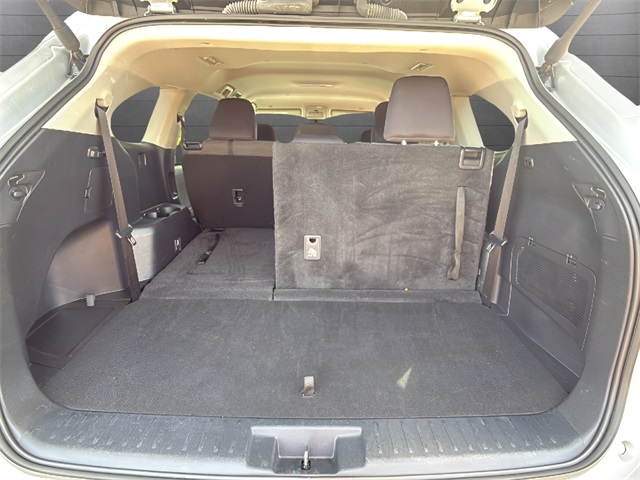 2024 Toyota Highlander LE photo 19