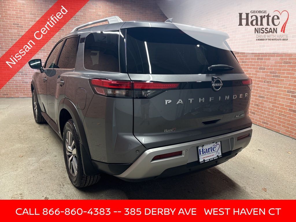 2023 Nissan Pathfinder SL photo 2