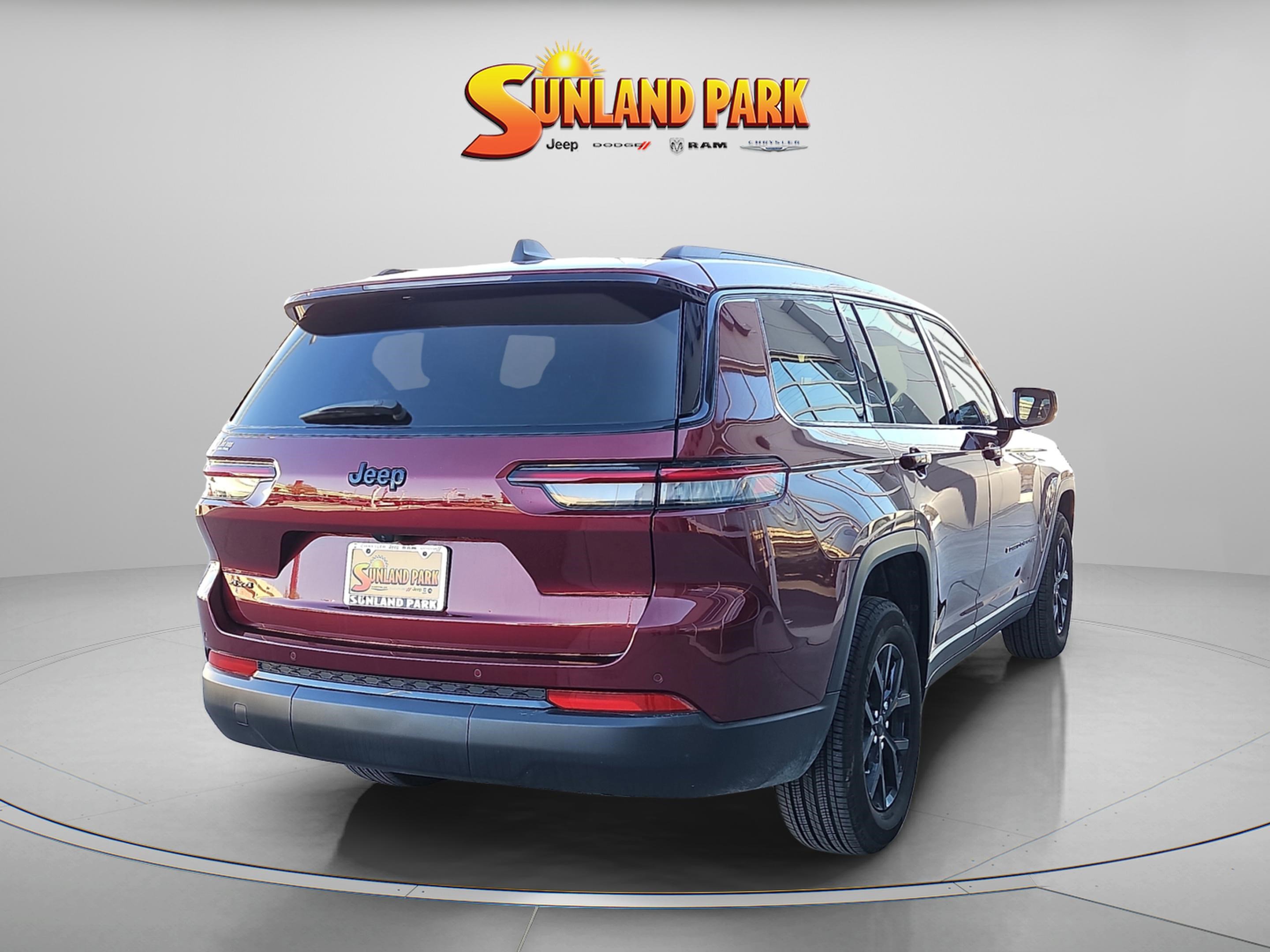 2024 Jeep Grand Cherokee Altitude photo 4