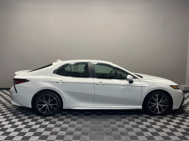 2023 Toyota Camry SE photo 6