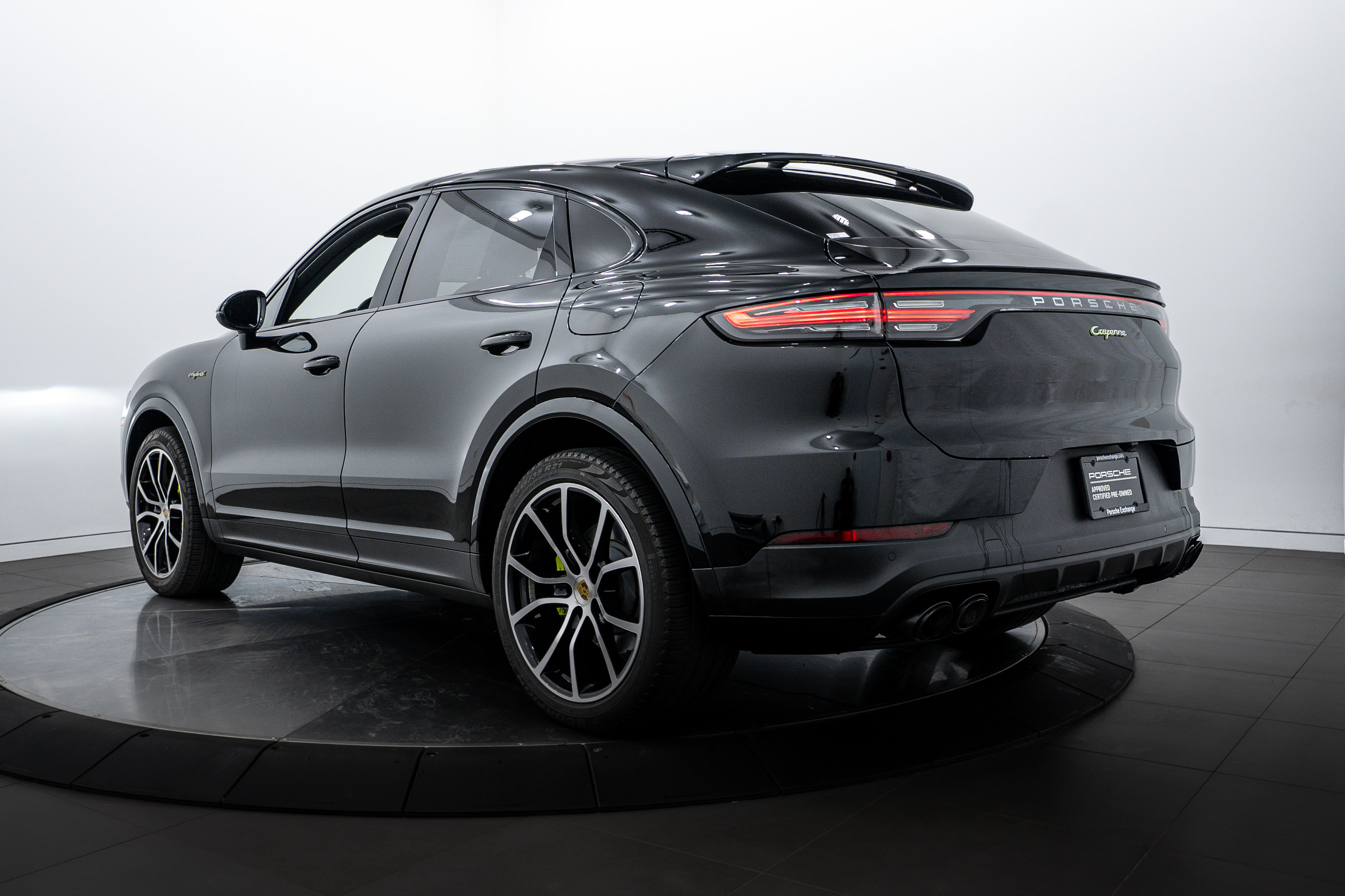 2022 Porsche Cayenne E-Hybrid Coupe photo 3