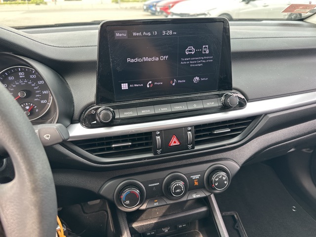 2022 Kia Forte LXS photo 12