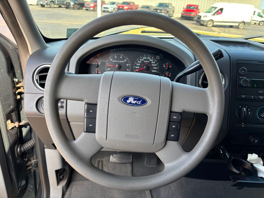2005 Ford F-150 XLT photo 12