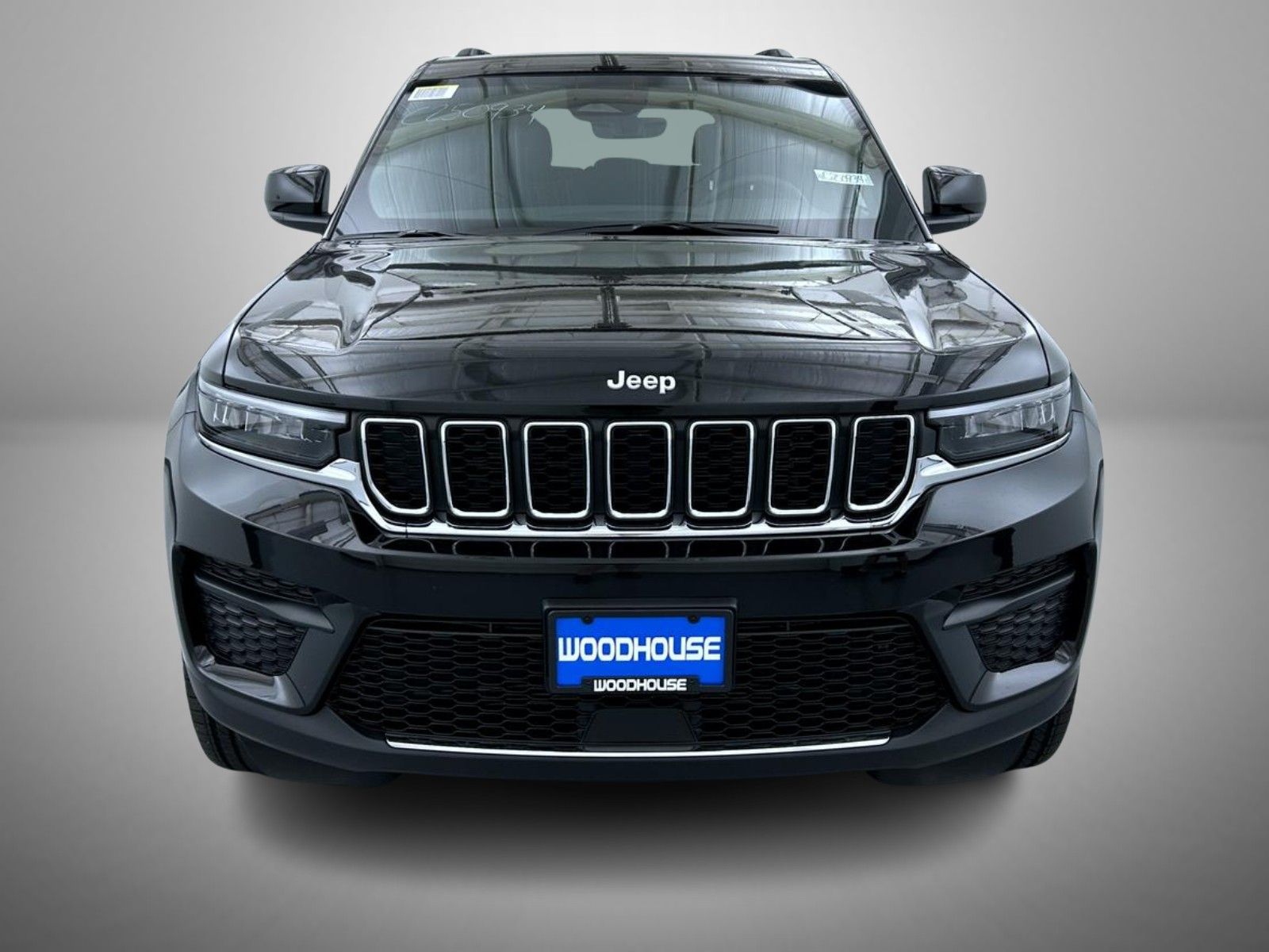 2025 Jeep Grand Cherokee Laredo Altitude photo 2