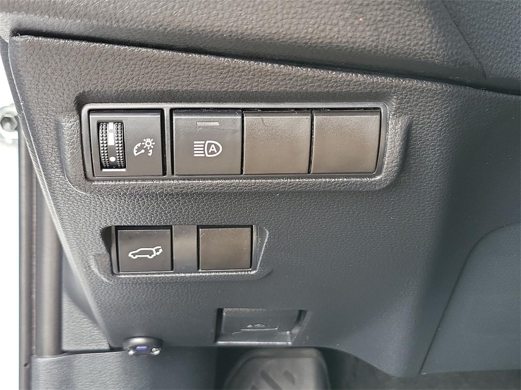 2024 Toyota Corolla Cross XLE photo 10