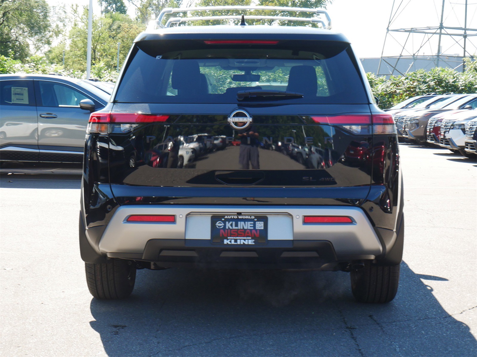 2025 Nissan Pathfinder SL photo 3