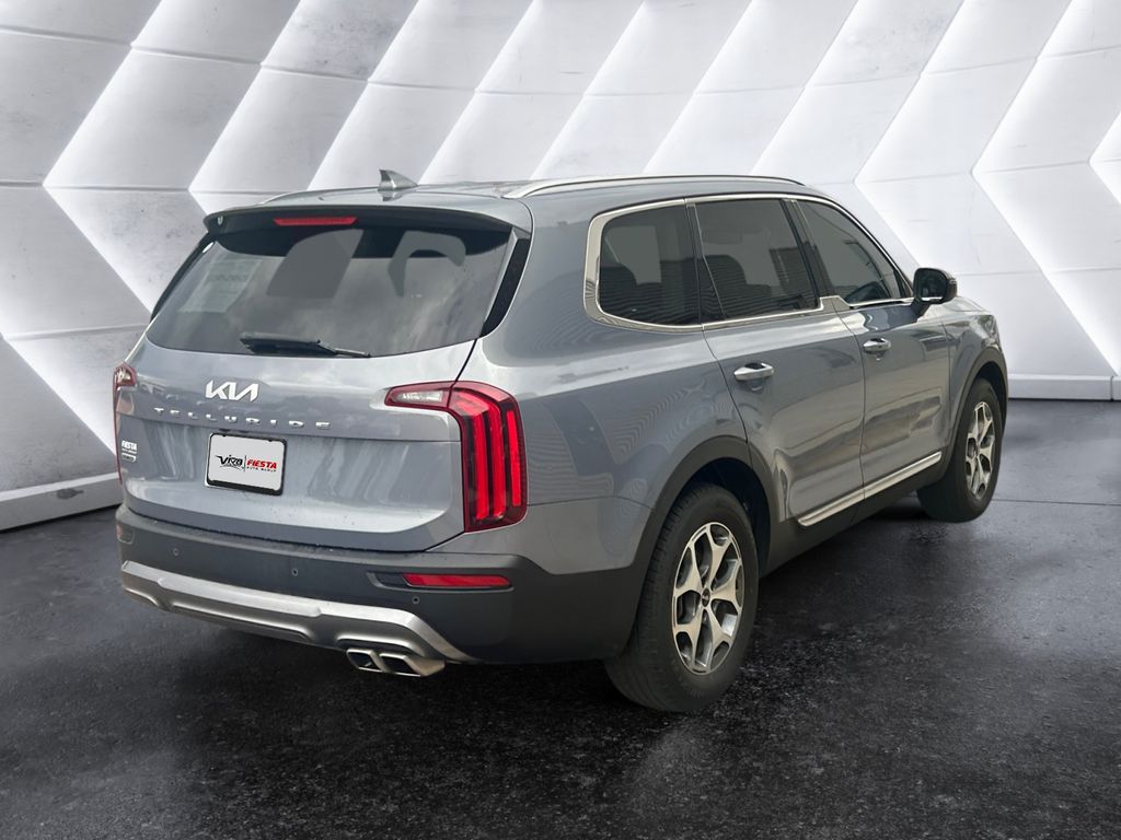 2022 Kia Telluride EX photo 2