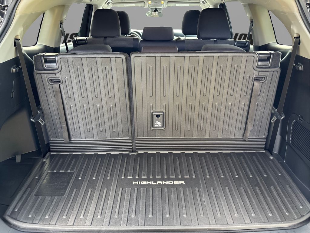2023 Toyota Highlander L photo 11