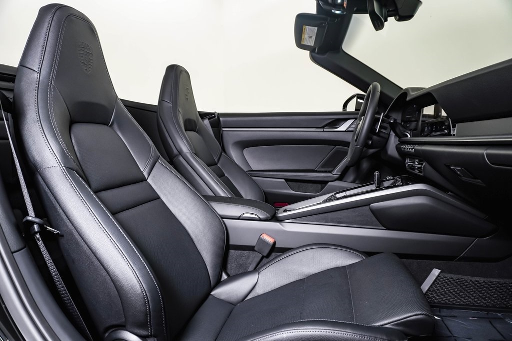 2025 Porsche 911 photo 17