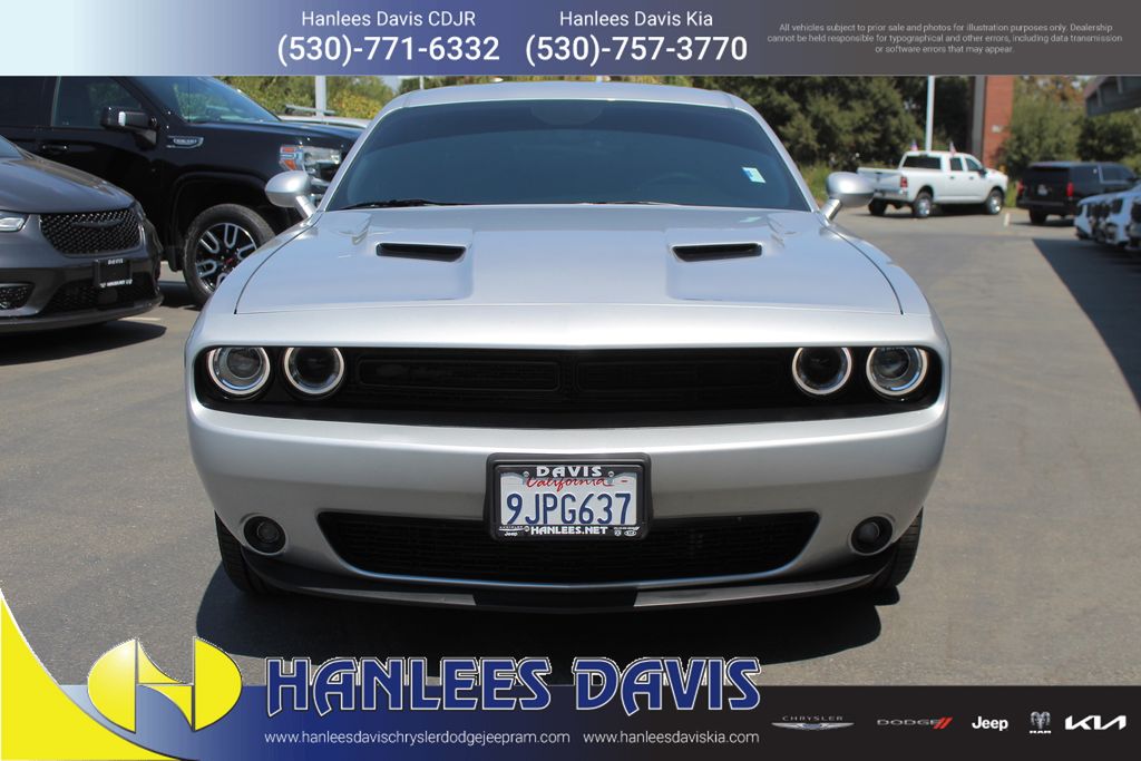 2023 Dodge Challenger SXT photo 3