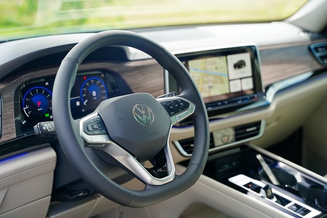2026 Volkswagen Atlas SEL Premium R-Line photo 9