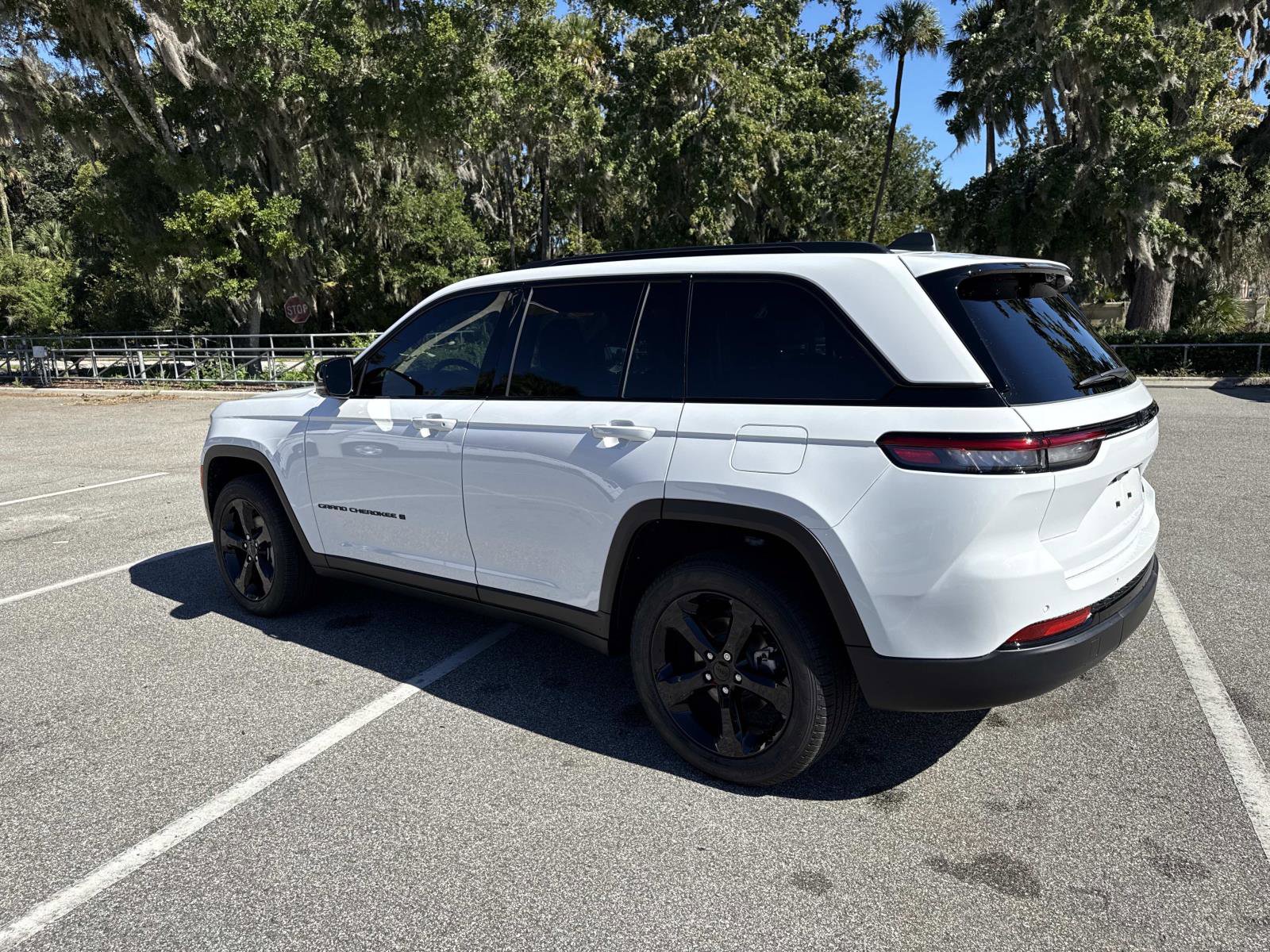 2025 Jeep Grand Cherokee Limited photo 4