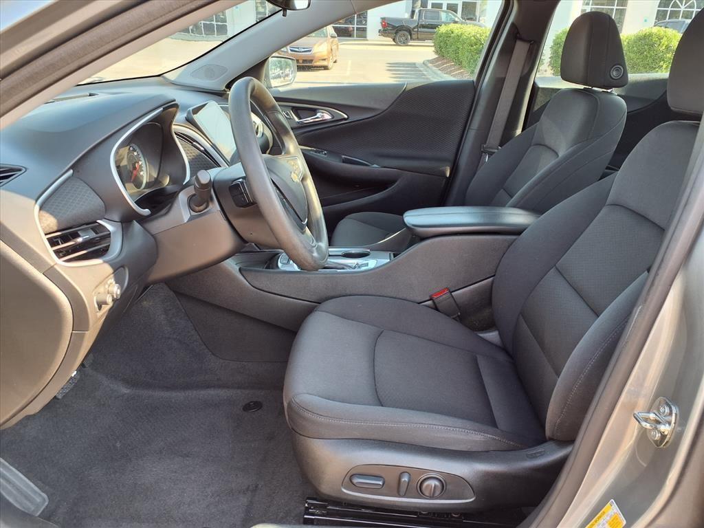 2024 Chevrolet Malibu 1LT photo 3