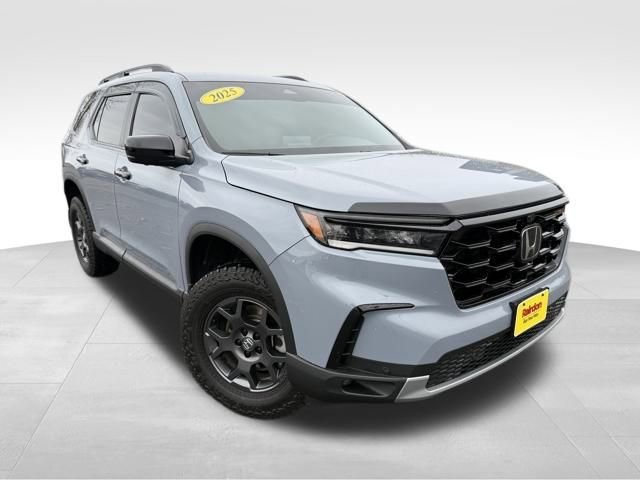 2025 Honda Pilot TrailSport's photo