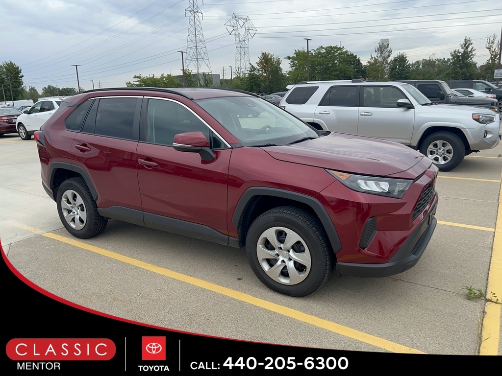 2019 Toyota RAV4 LE photo 3