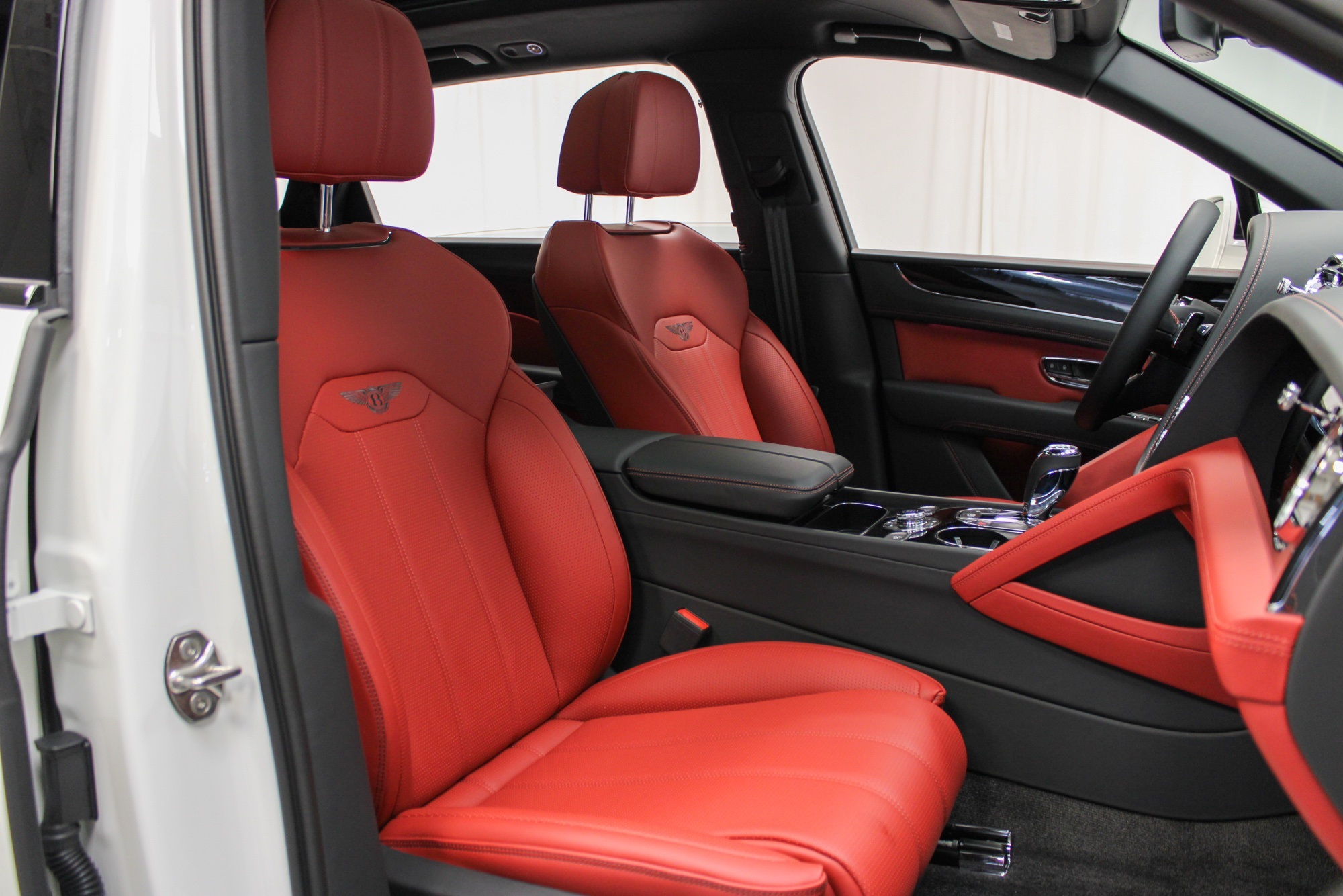 2024 Bentley Bentayga EWB photo 32