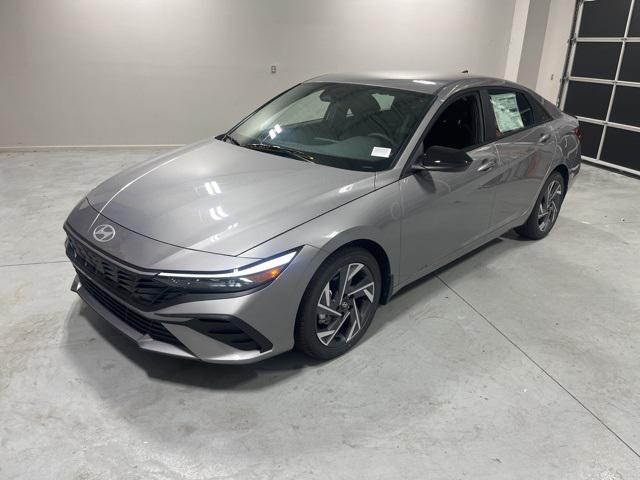 2025 Hyundai Elantra SEL Sport photo 3