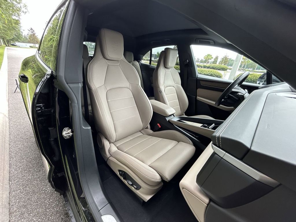2024 Porsche Macan Electric 4 photo 27