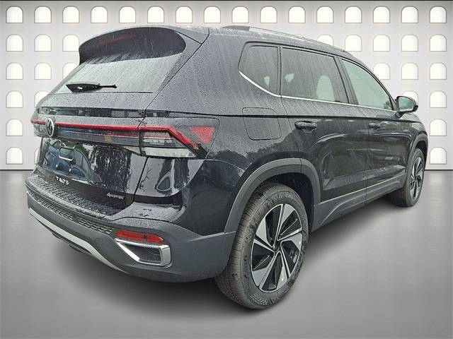 2025 Volkswagen Taos SE photo 2