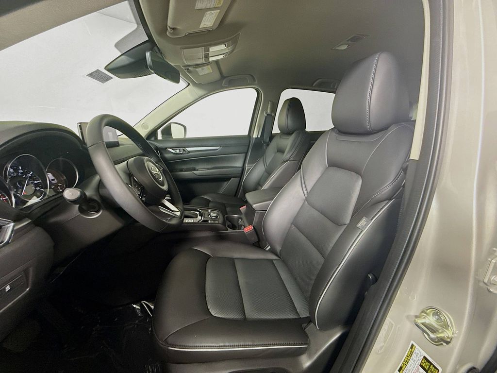 2025 Mazda CX-5 2.5 Select photo 18