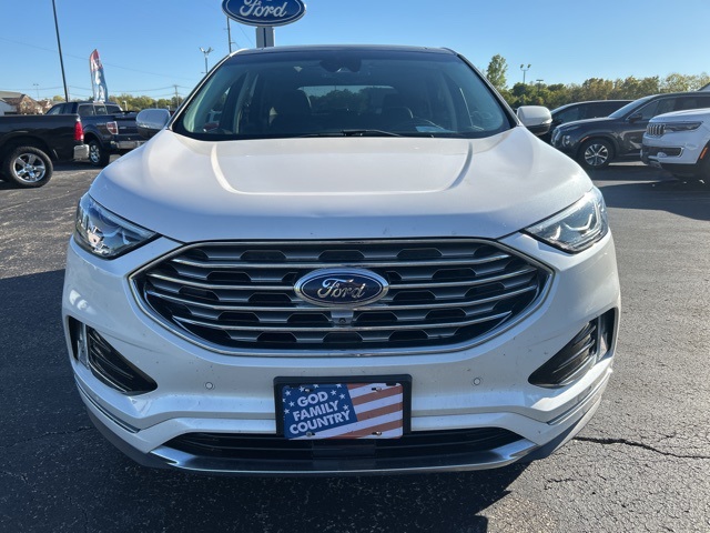2019 Ford Edge Titanium photo 2