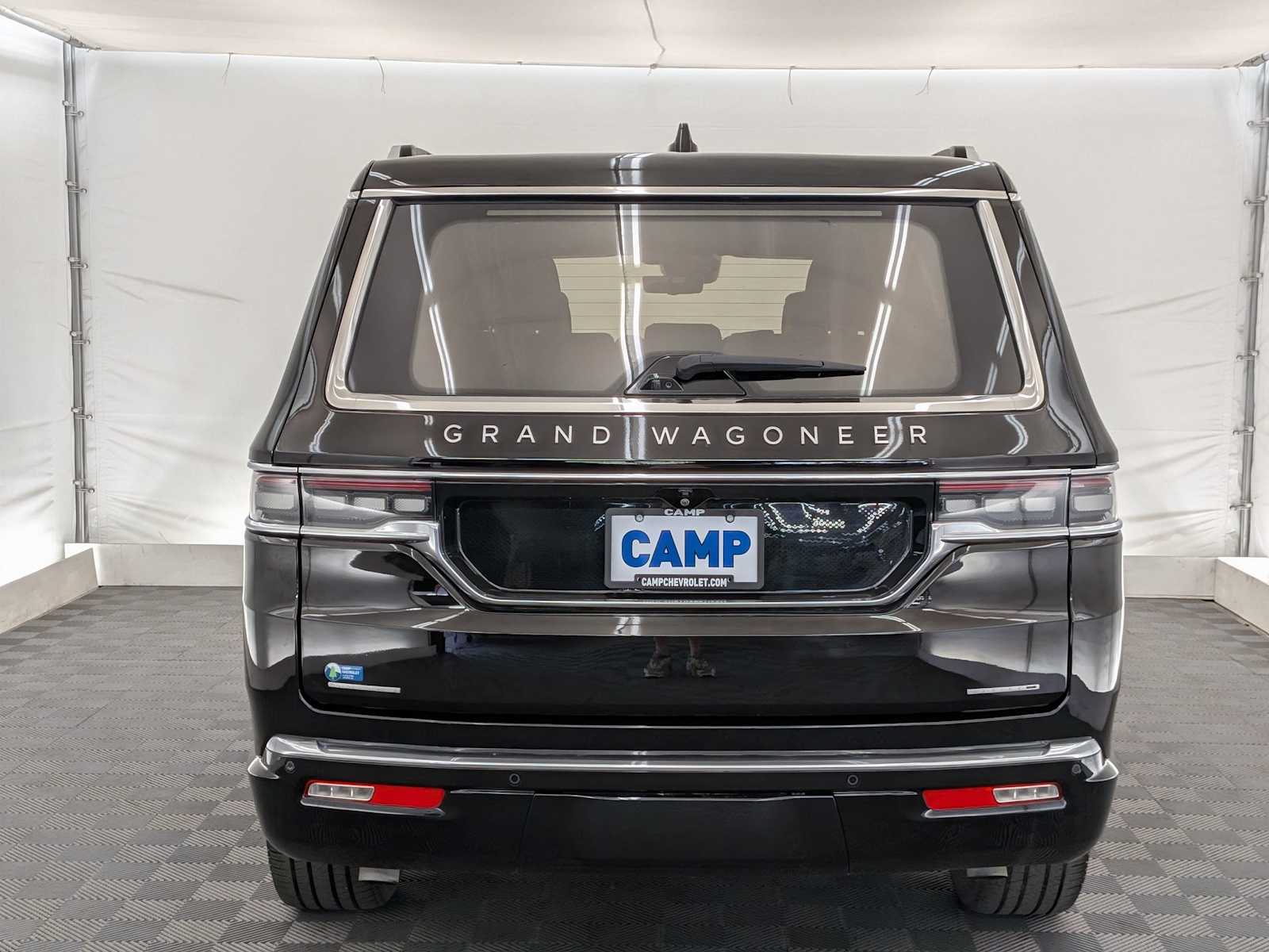 2023 Jeep Grand Wagoneer III photo 3
