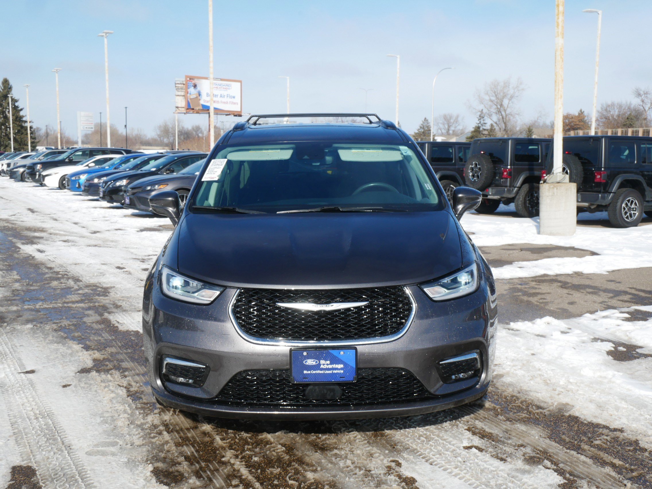 Used 2022 Chrysler Pacifica Touring L with VIN 2C4RC1BG7NR191475 for sale in Coon Rapids, Minnesota