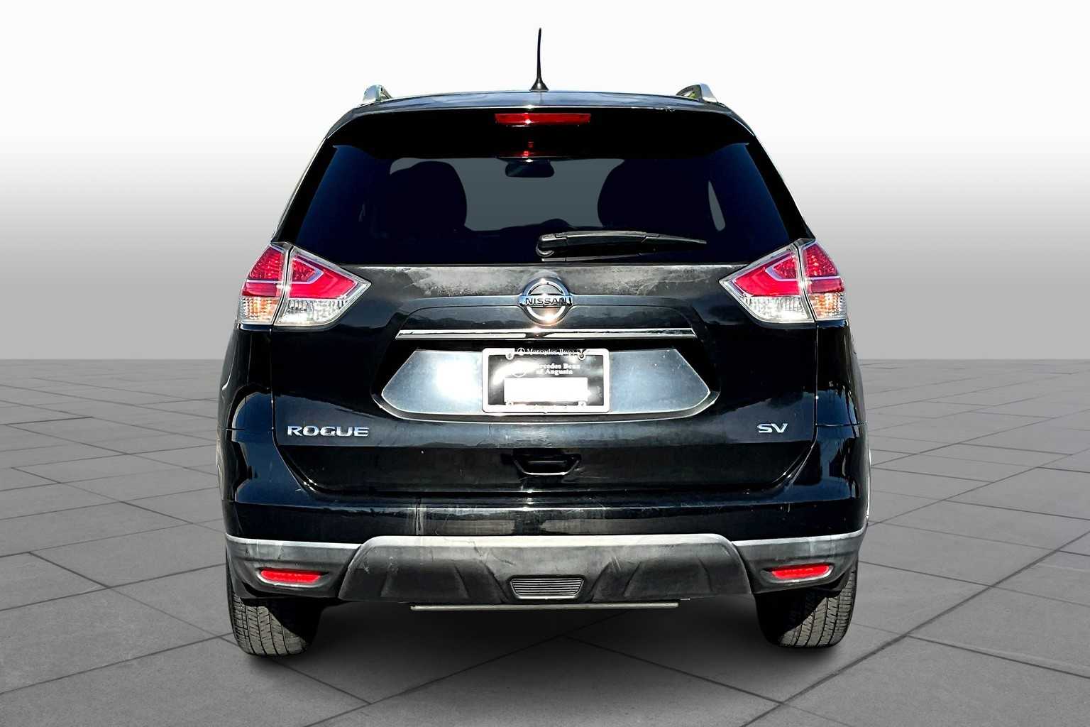 2015 Nissan Rogue SV photo 3