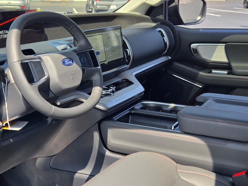 2025 Ford Expedition photo 23