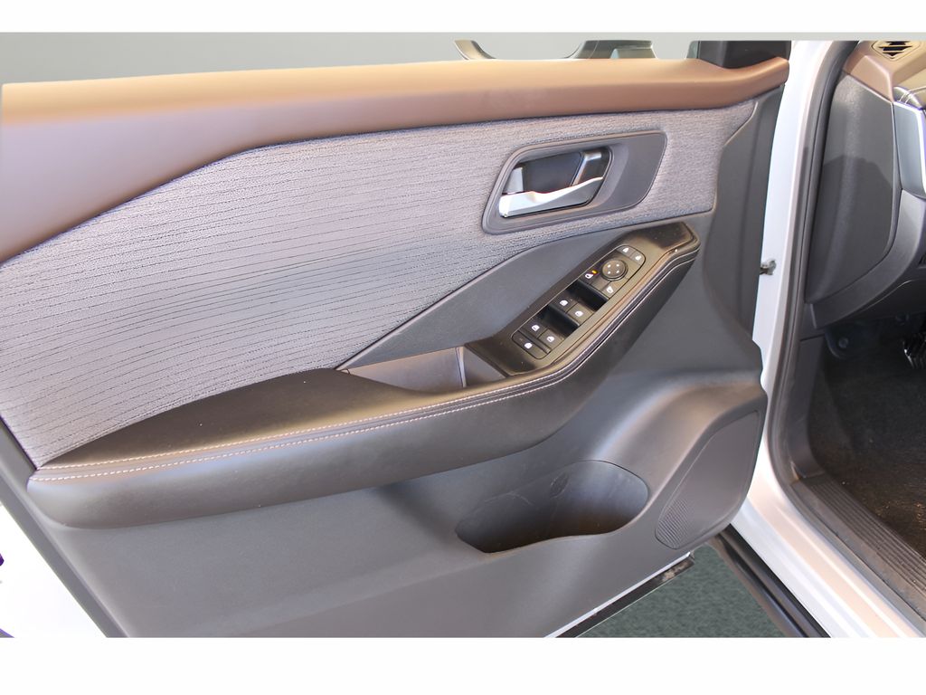 2023 Nissan Rogue SV AWD photo 17