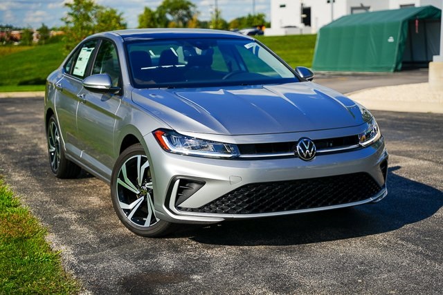 2025 Volkswagen Jetta 1.5T SEL photo 3
