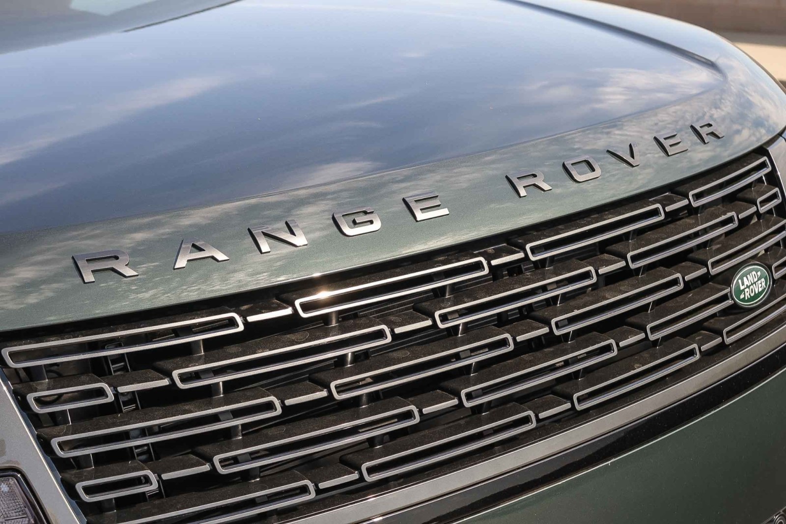 2025 Land Rover Range Rover SE photo 11