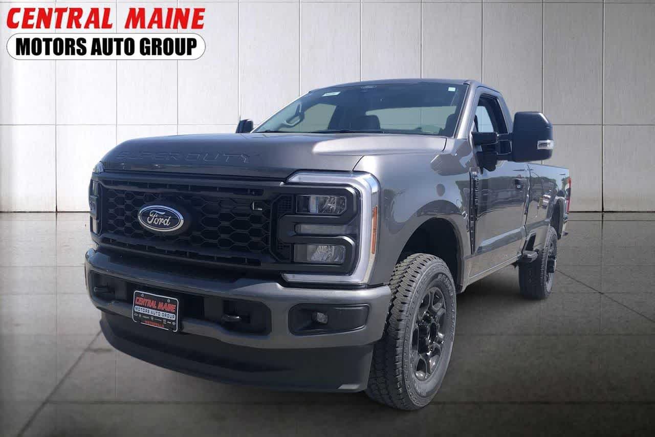 2025 Ford F-350 Super Duty XL's photo