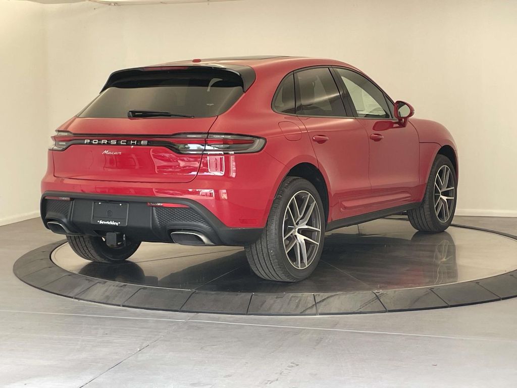 2025 Porsche Macan Base photo 7