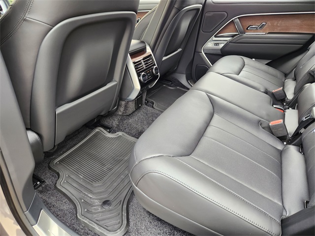 2025 Land Rover Range Rover SE photo 17