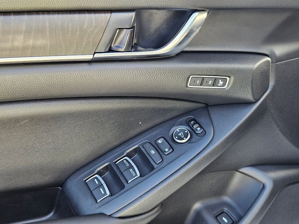 2021 Honda Accord Hybrid EX-L photo 9