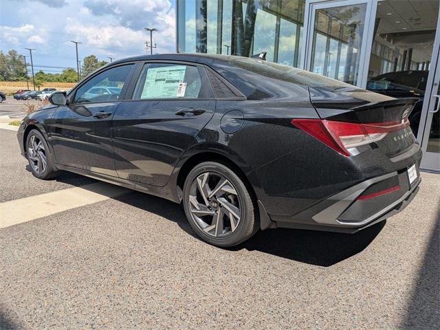 2025 Hyundai Elantra SEL Sport photo 3
