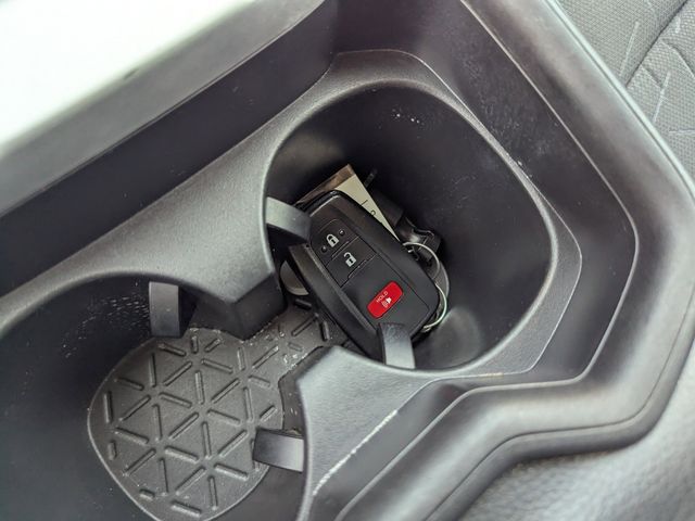 2021 Toyota RAV4 XLE photo 24