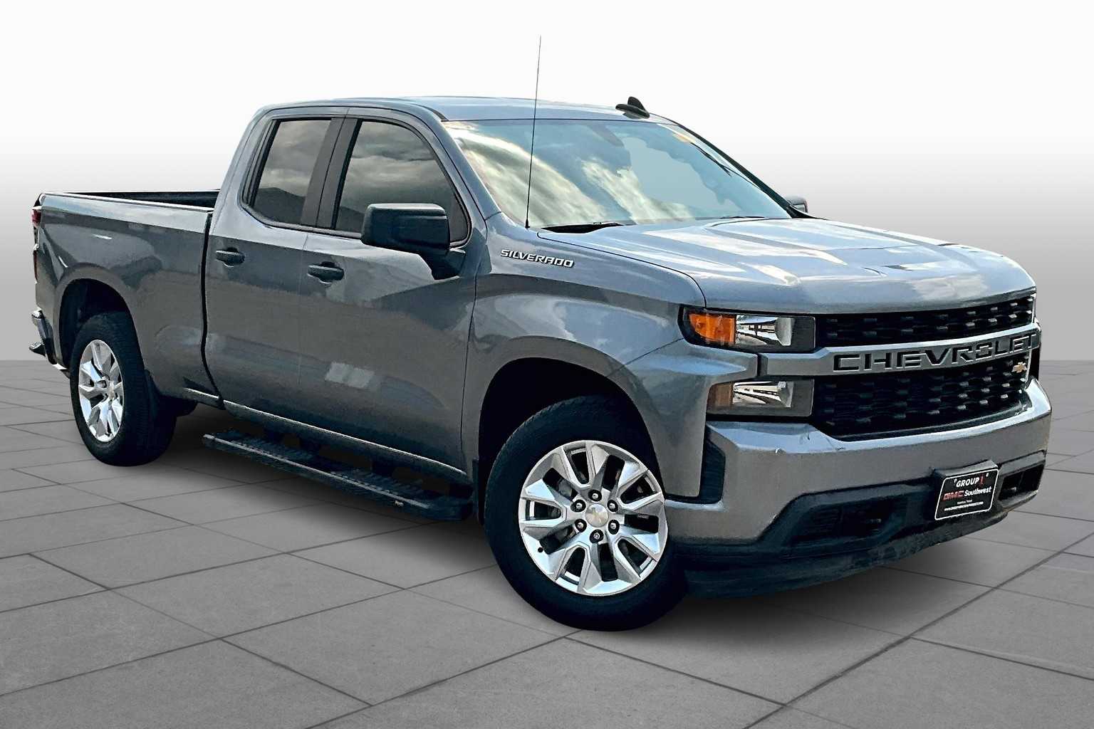 2020 Chevrolet Silverado 1500 Custom photo 2
