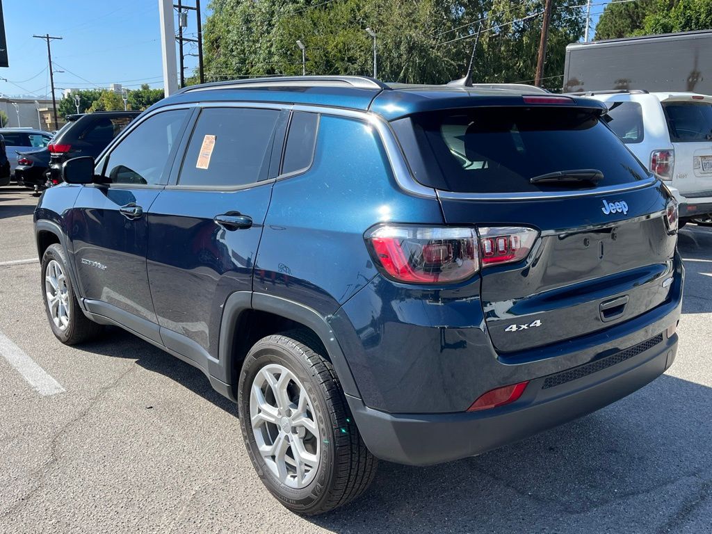 2024 Jeep Compass Latitude photo 3
