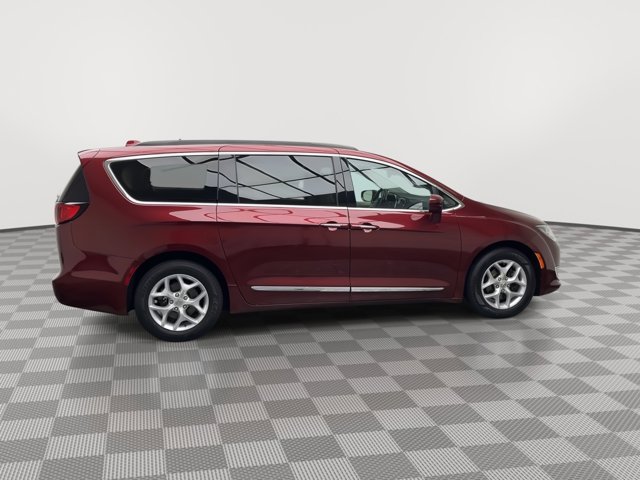 2017 Chrysler Pacifica Touring L photo 34