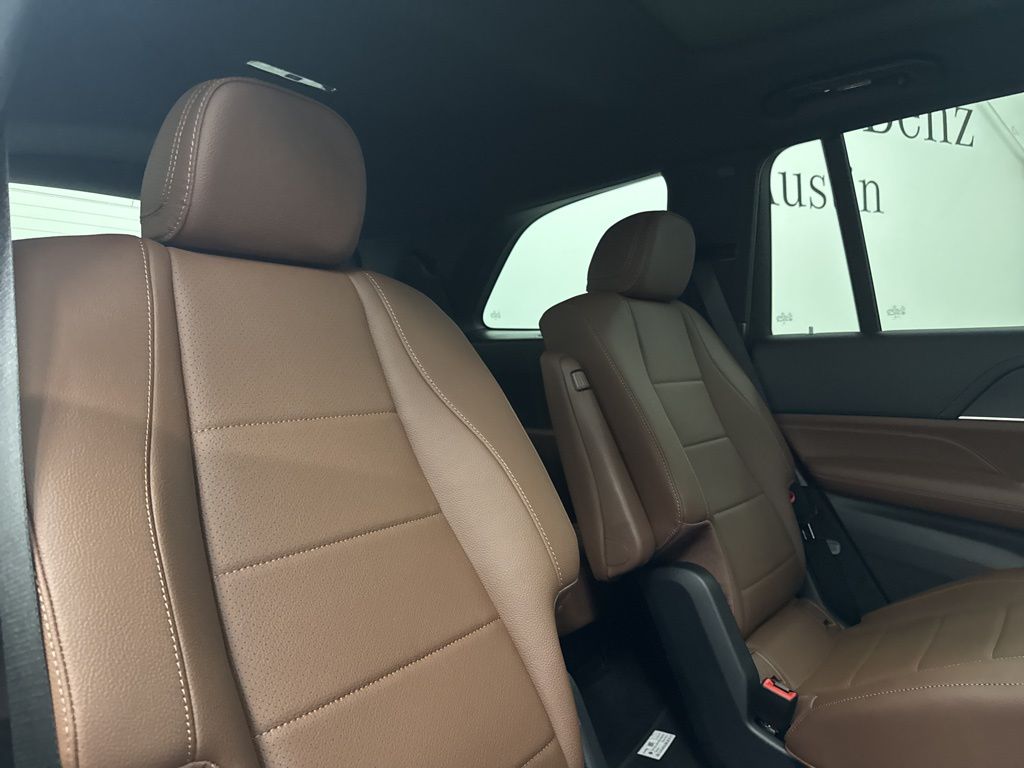 2026 Mercedes Benz GLS 450 4MATIC photo 25