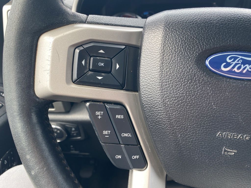 2017 Ford F-250 Lariat photo 18