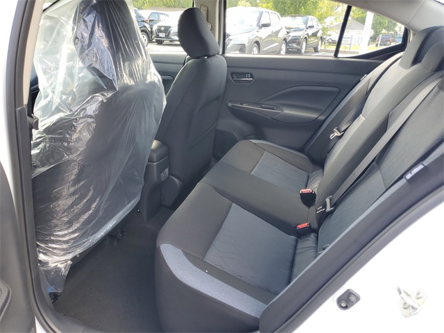 2025 Nissan Versa SV photo 4