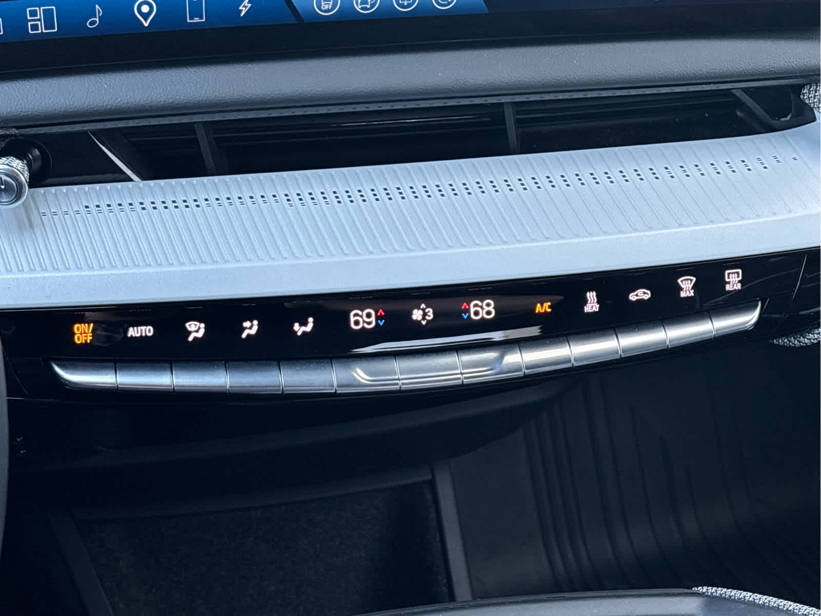 2025 Cadillac Optiq Luxury photo 21